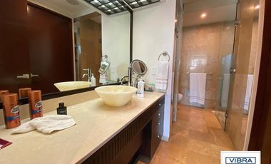 PH de lujo en 2 pisos con EXCELENTE vista, 4 recámaras y 4 autos.