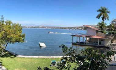 CASA EN VENTA  EN TEQUES FRENTE AL LAGO