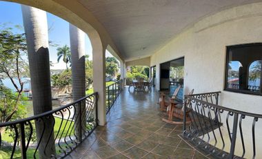 CASA EN VENTA  EN TEQUES FRENTE AL LAGO