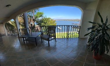 CASA EN VENTA  EN TEQUES FRENTE AL LAGO