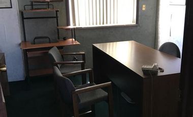 Estacionamiento y oficina, viva de sus rentas