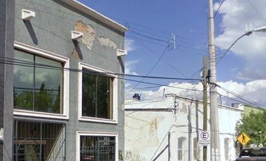 Estacionamiento y oficina, viva de sus rentas