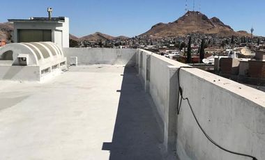 Estacionamiento y oficina, viva de sus rentas