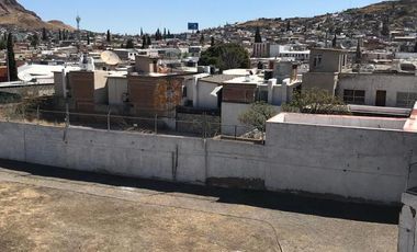 Estacionamiento y oficina, viva de sus rentas