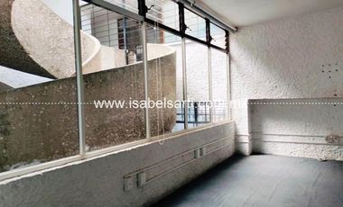 Edificio Comercial en  VENTA EN AV 5 DE FEBRERO