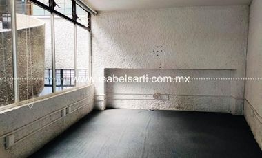 Edificio Comercial en  VENTA EN AV 5 DE FEBRERO