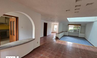 Se vende casa de 5 recamaras en lomas 3ra sección