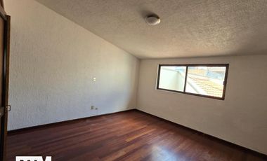 Se vende casa de 5 recamaras en lomas 3ra sección