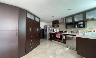 Casa con ampliaciones en Bosque de Encinos