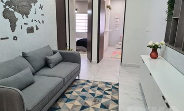 Casa en venta cerca de Cumbres Dominio 3 niveles, terraza y patio.