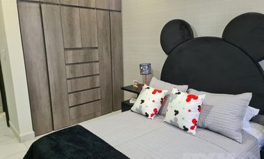 Casa en venta cerca de Cumbres Dominio 3 niveles, terraza y patio.