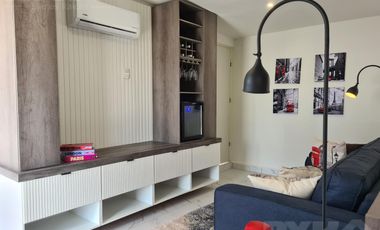 Casa en venta cerca de Cumbres Dominio 3 niveles, terraza y patio.