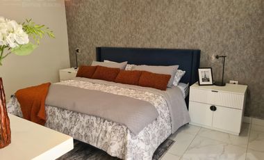 Casa en venta cerca de Cumbres Dominio 3 niveles, terraza y patio.