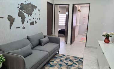 Casa en venta cerca de Cumbres Dominio 3 niveles, terraza y patio.