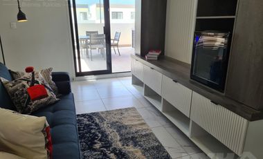 Casa en venta cerca de Cumbres Dominio 3 niveles, terraza y patio.