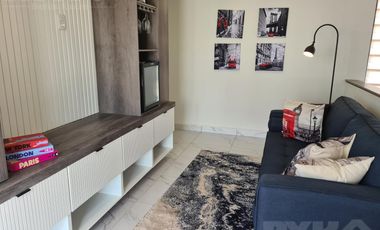 Casa en venta cerca de Cumbres Dominio 3 niveles, terraza y patio.