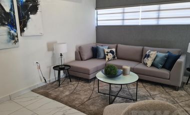 Casa en venta cerca de Cumbres Dominio 3 niveles, terraza y patio.