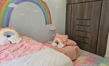 Casa en venta cerca de Cumbres Dominio 3 niveles, terraza y patio.