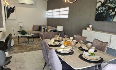 Casa en venta cerca de Cumbres Dominio 3 niveles, terraza y patio.