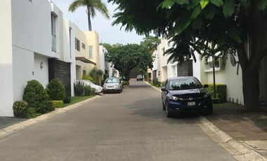 Casa en venta en Cuernavaca, Colonia Tlaltenango, alberca.