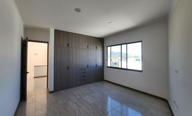 Casa en  Venta en Fraccionamiento privado con Casa Club en Zona de Hospitales