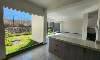 Casa en  Venta en Fraccionamiento privado con Casa Club en Zona de Hospitales