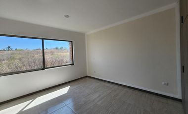 Casa en  Venta en Fraccionamiento privado con Casa Club en Zona de Hospitales