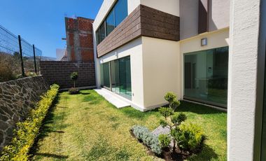 Casa en  Venta en Fraccionamiento privado con Casa Club en Zona de Hospitales
