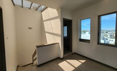 Casa en  Venta en Fraccionamiento privado con Casa Club en Zona de Hospitales