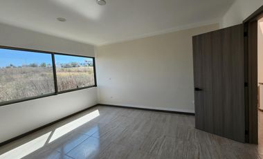 Casa en  Venta en Fraccionamiento privado con Casa Club en Zona de Hospitales