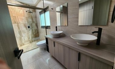 Casa en  Venta en Fraccionamiento privado con Casa Club en Zona de Hospitales