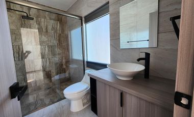 Casa en  Venta en Fraccionamiento privado con Casa Club en Zona de Hospitales