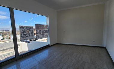 Casa en  Venta en Fraccionamiento privado con Casa Club en Zona de Hospitales