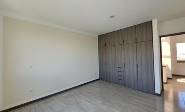 Casa en  Venta en Fraccionamiento privado con Casa Club en Zona de Hospitales