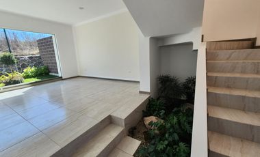 Casa en  Venta en Fraccionamiento privado con Casa Club en Zona de Hospitales
