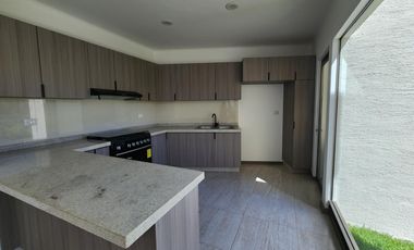 Casa en  Venta en Fraccionamiento privado con Casa Club en Zona de Hospitales