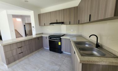 Casa en  Venta en Fraccionamiento privado con Casa Club en Zona de Hospitales