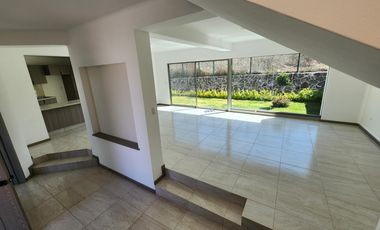 Casa en  Venta en Fraccionamiento privado con Casa Club en Zona de Hospitales