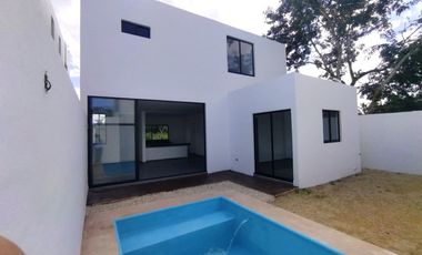 Casa en Venta en Privada con Piscina en Conkal