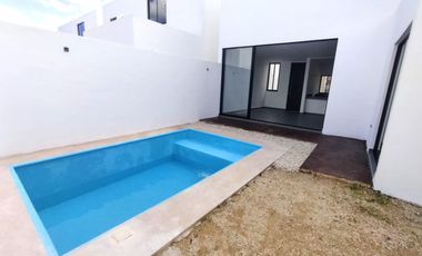 Casa en Venta en Privada con Piscina en Conkal