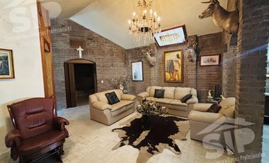 Vendo Casa de 1Piso con 1,700 mts Terreno al Norte de Saltillo