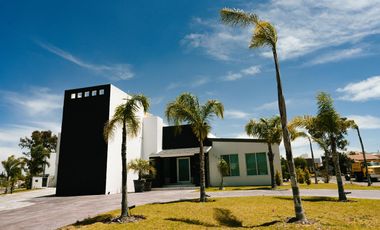 Casa - Fraccionamiento Jardines del Lago