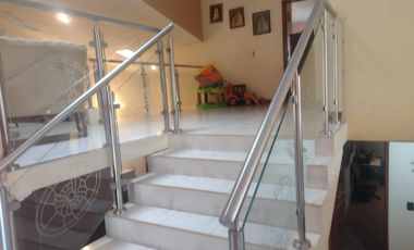 CASA EN DESNIVELES DE 3 PISOS, HACIENDA OJO DE AGUA SUP. 525 MTS
