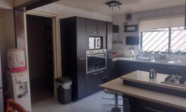 CASA EN DESNIVELES DE 3 PISOS, HACIENDA OJO DE AGUA SUP. 525 MTS