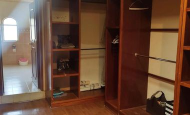 CASA EN DESNIVELES DE 3 PISOS, HACIENDA OJO DE AGUA SUP. 525 MTS