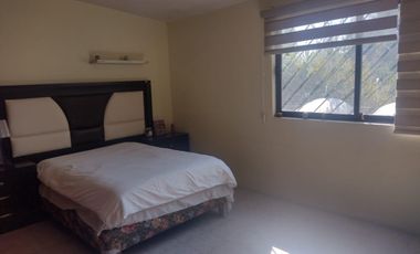 CASA EN DESNIVELES DE 3 PISOS, HACIENDA OJO DE AGUA SUP. 525 MTS