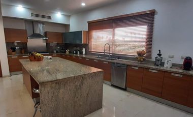 EL DORADO, Casa en VENTA con ALBERCA, acceso a río, 4 recámaras, sala de TV, vigilancia