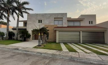 EL DORADO, Casa en VENTA con ALBERCA, acceso a río, 4 recámaras, sala de TV, vigilancia