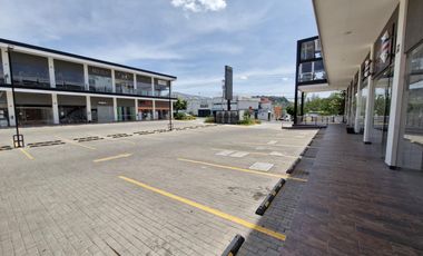 VENTA | RENTA Local Comercial u Oficina de 32 obra gris con 20 m2 terraza