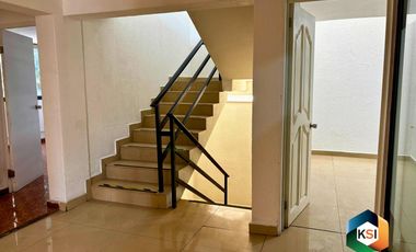 Casa u oficina para remodelar en Jardines de Santa Mónica